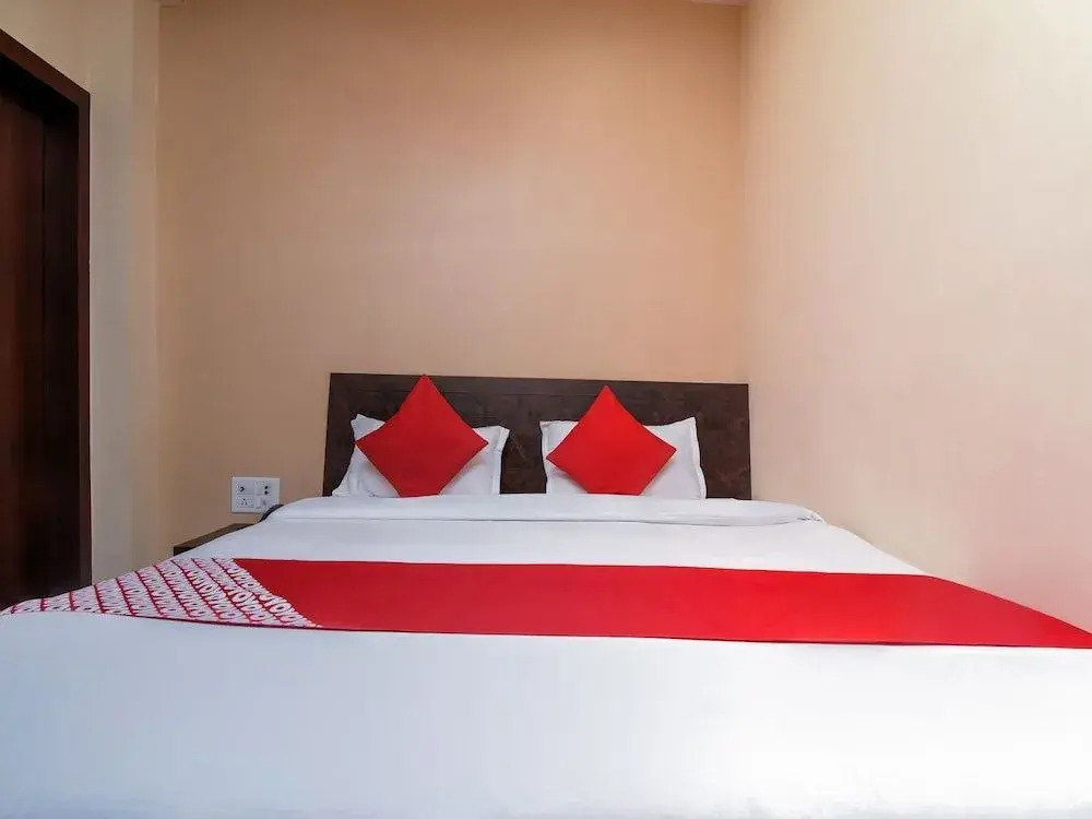 Hotel Heaven by OYO Rooms