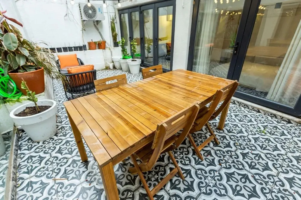 Flat 5 Min to Taksim With Backyard in Cihangir