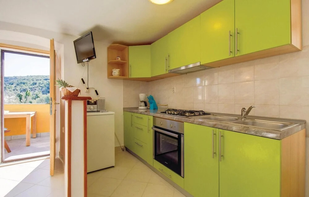 Awesome Apartment in Valun With 1 Bedrooms
