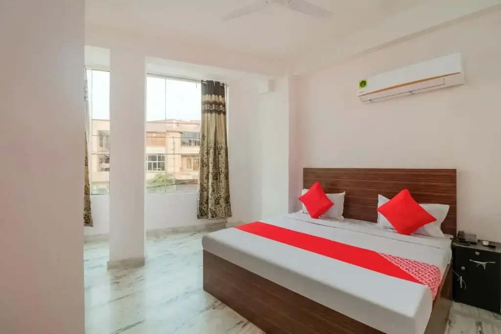 Hotel Z Black by OYO Rooms