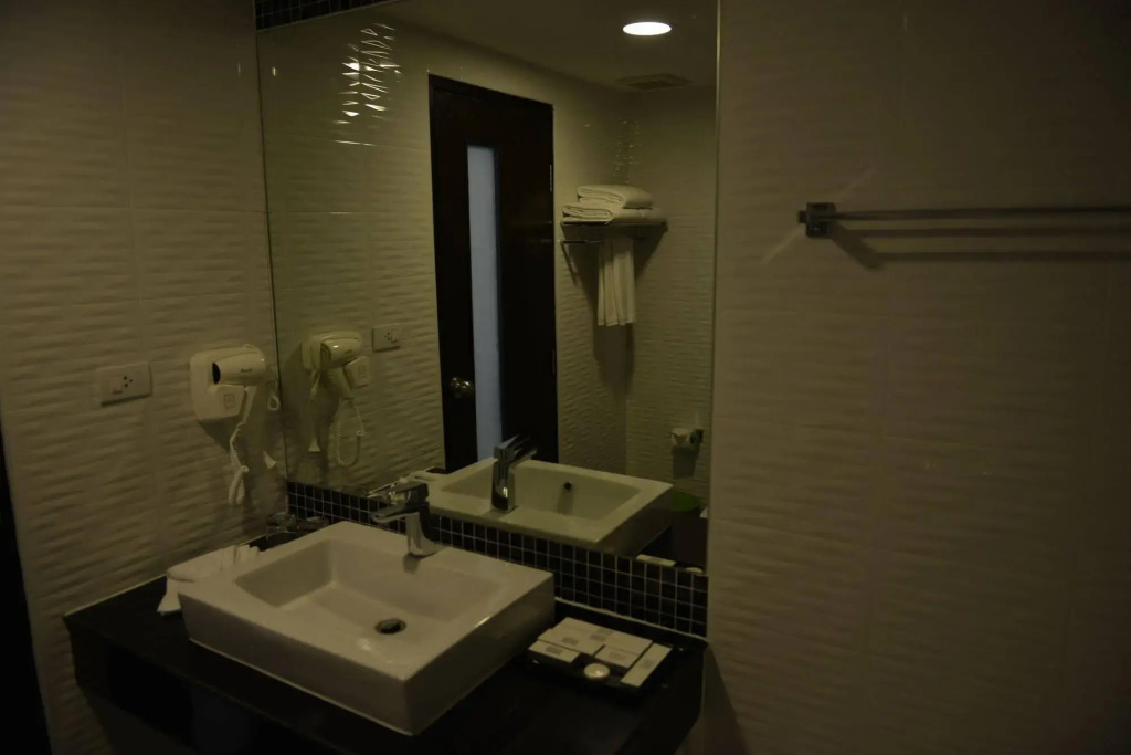 Picnic Hotel Bangkok - Rang Nam