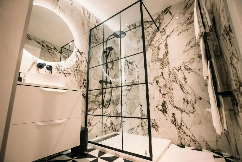 Le MAJESTIC **** : Luxury T2 plein centre / v-rent