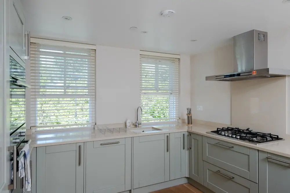 Large riverside 4BR apartment near Canary Wharf