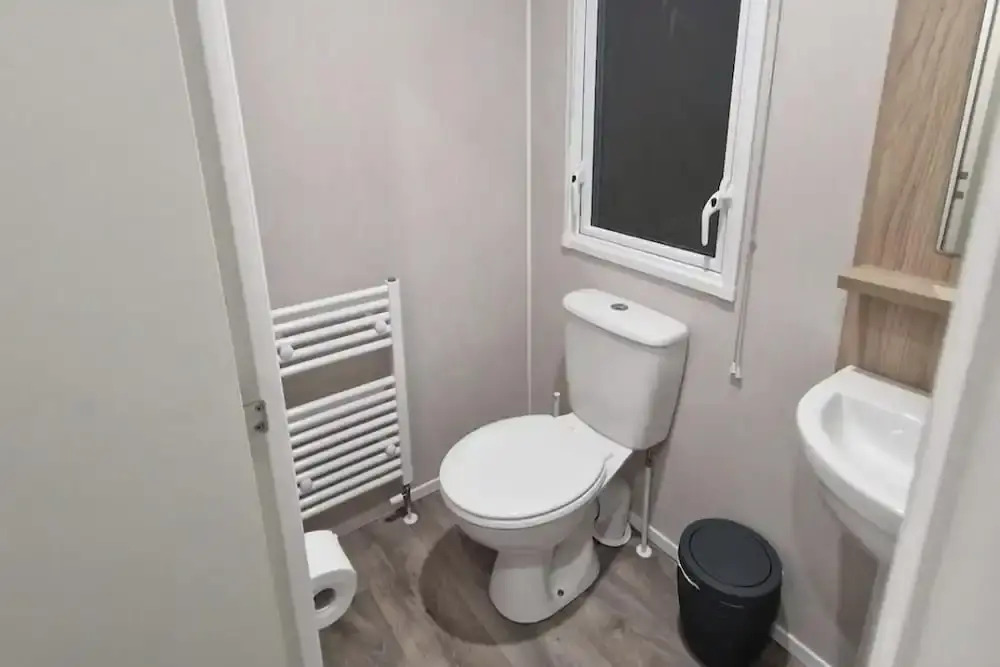 Family Caravan - Sleeps 6 - Pet Friendly - Parking