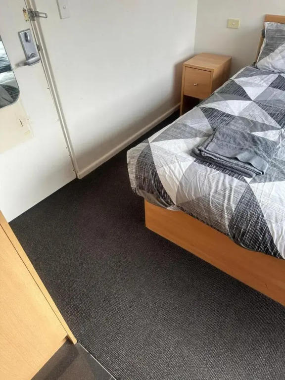 Entire Studio Apartment in St Kilda next to Luna Park
