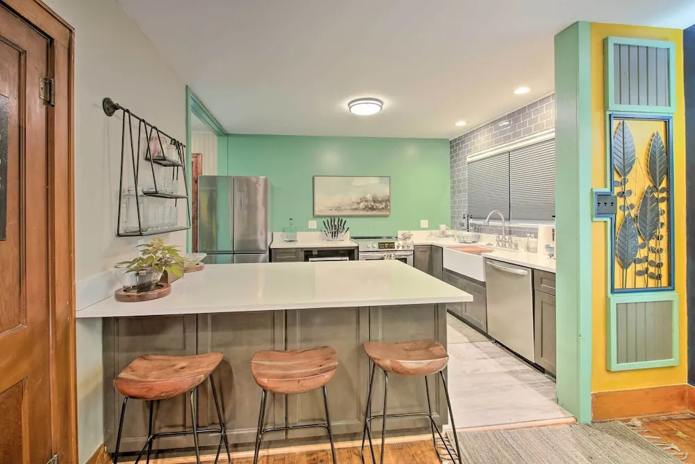 2 Mi to Central Ave: Quaint Hot Springs Home!