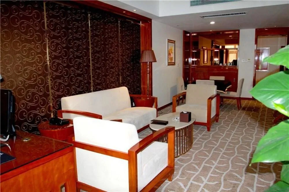 Vienna Hotel Xinyang Pingqiao Century Plaza Store