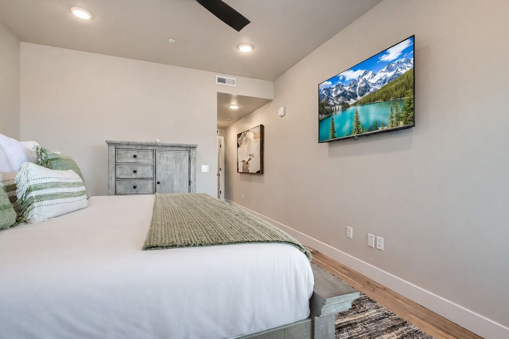 Pet Friendly! Winston's Lodge At Helling 203 3 Bedroom Condo