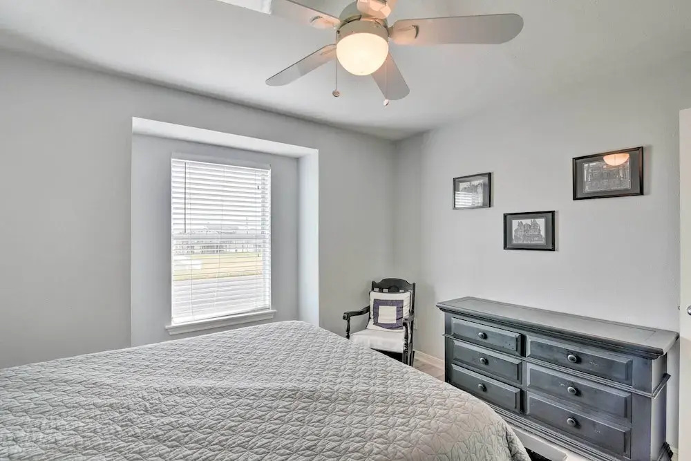 Oceanfront Galveston Home - Walk to Beach!
