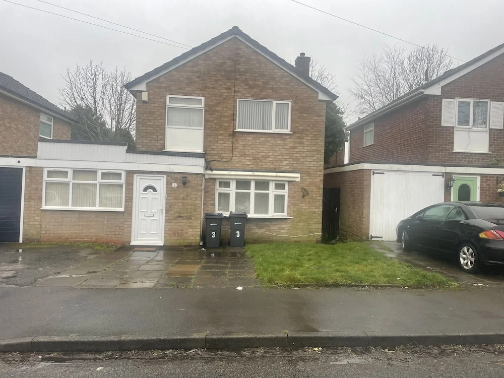 4 Bedroom House - Sleeps 6 - Garden, Bbq, Parking