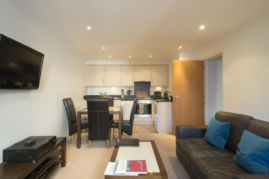 Fountain Court Apartments - Grove Executive