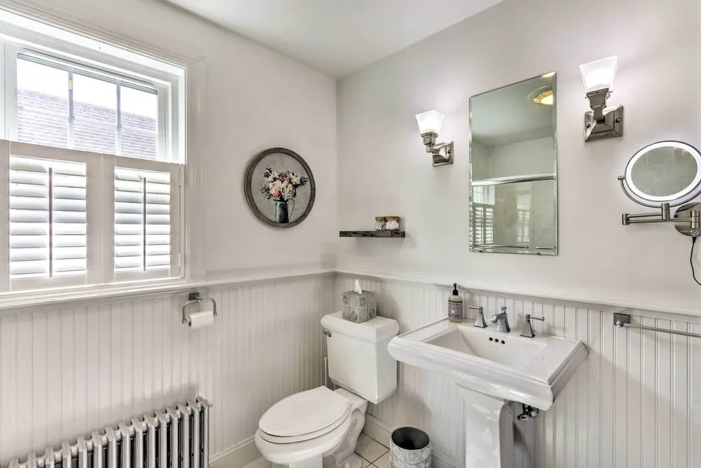 Walkable New Haven Retreat w/ Ocean Views!