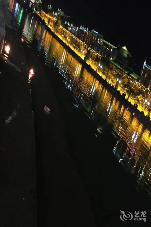 Yijianglou River View Inn (Fenghuang Old Town River View)