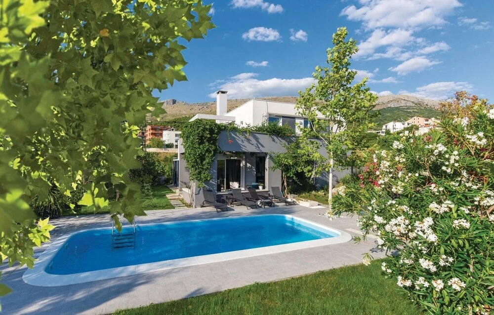 Amazing Home in Podstrana With Wifi, Outdoor Swimming Pool and Heated Swimming Pool