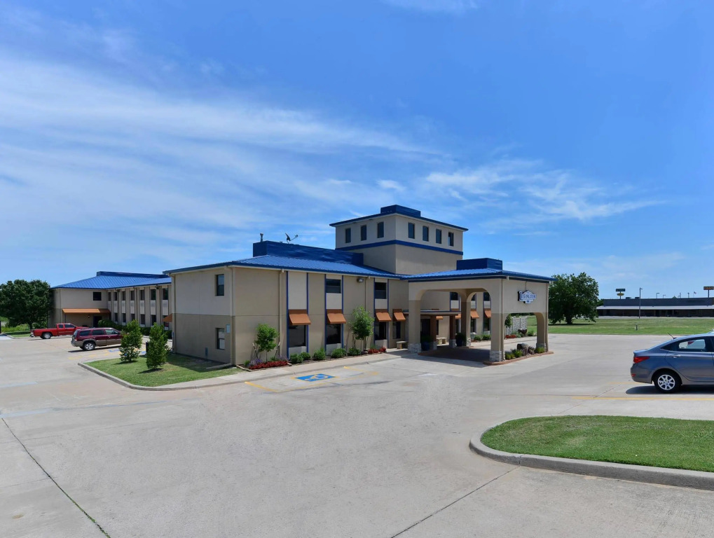 Baymont Inn & suites by Wyndham Ardmore I-35