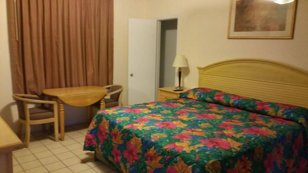 Travelers Inn - Clearwater