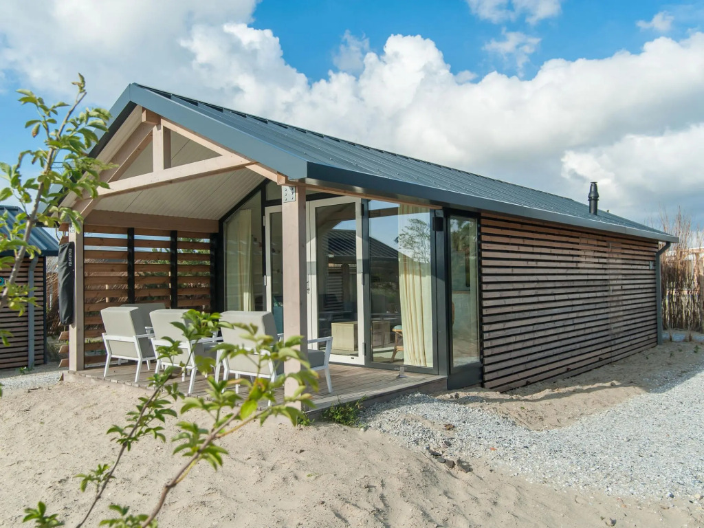 Ameland Lodge w/ Veranda