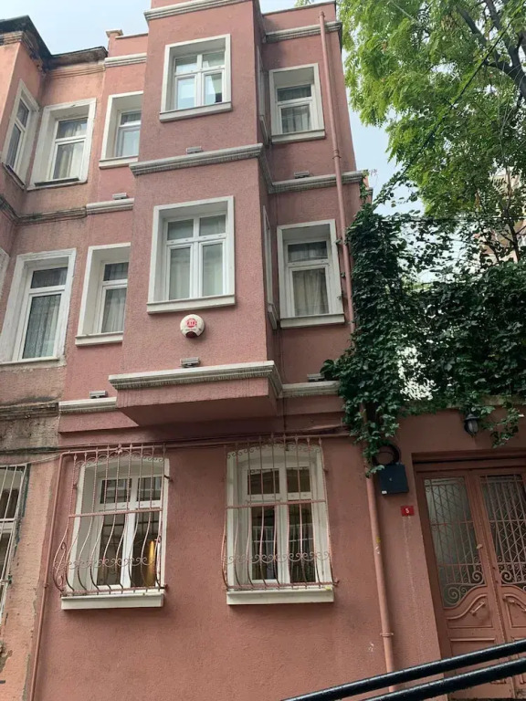 Galata Port Flats Chakra 2