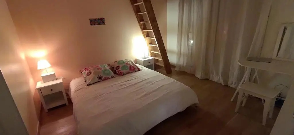 belle chambre sur terrasse à 3 min de la gare