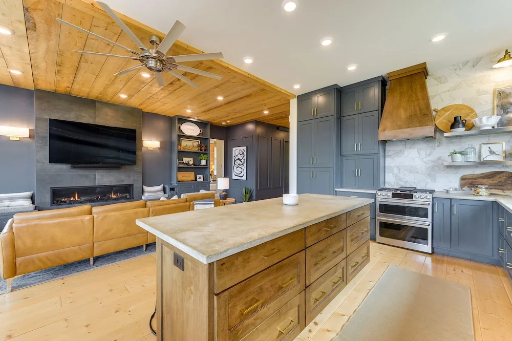 Modern Turnerville Cabin w/ Hot Tub & Scenic Views