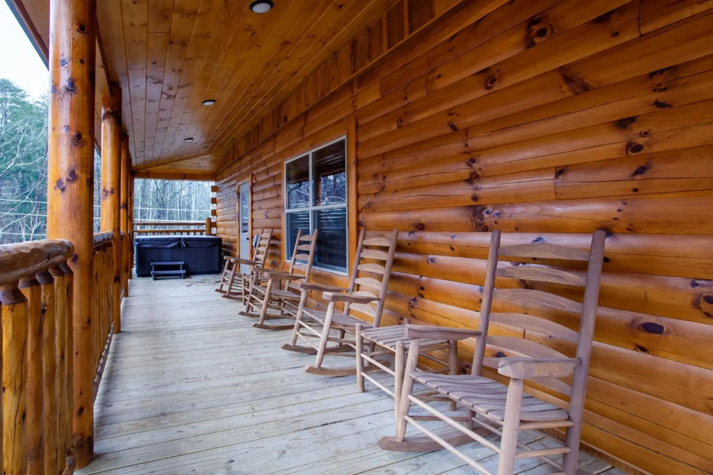 Swimming Bears Lodge 2 with Pool, Hot Tub and Theater