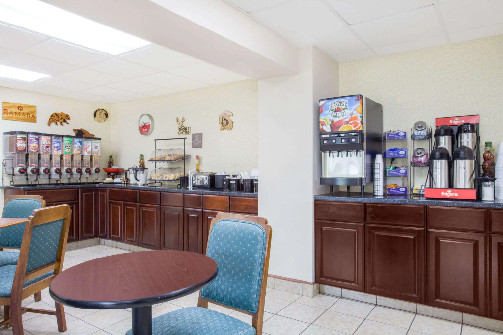 Ramada by Wyndham Angola/Fremont Area