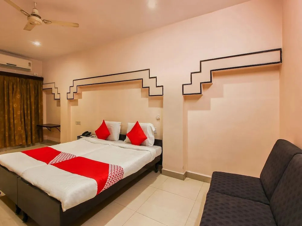 OYO 18591 Hotel Samrat