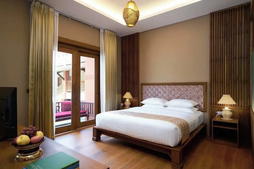 Royal Palace Hotel