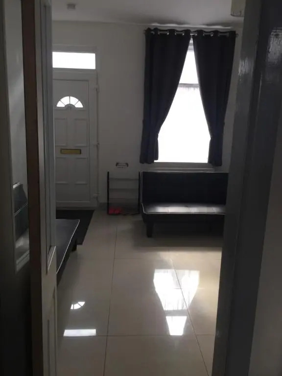 Dane Guest House Free Parking Fast WiFi Modern Living