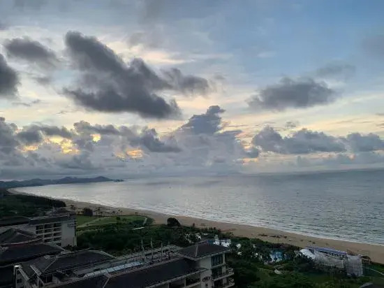 Hailing Island Neptune Sea View Hotel (Poly Shili Yintan Branch)