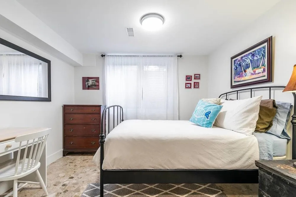 Newly Renovated 1BR Apt 1886