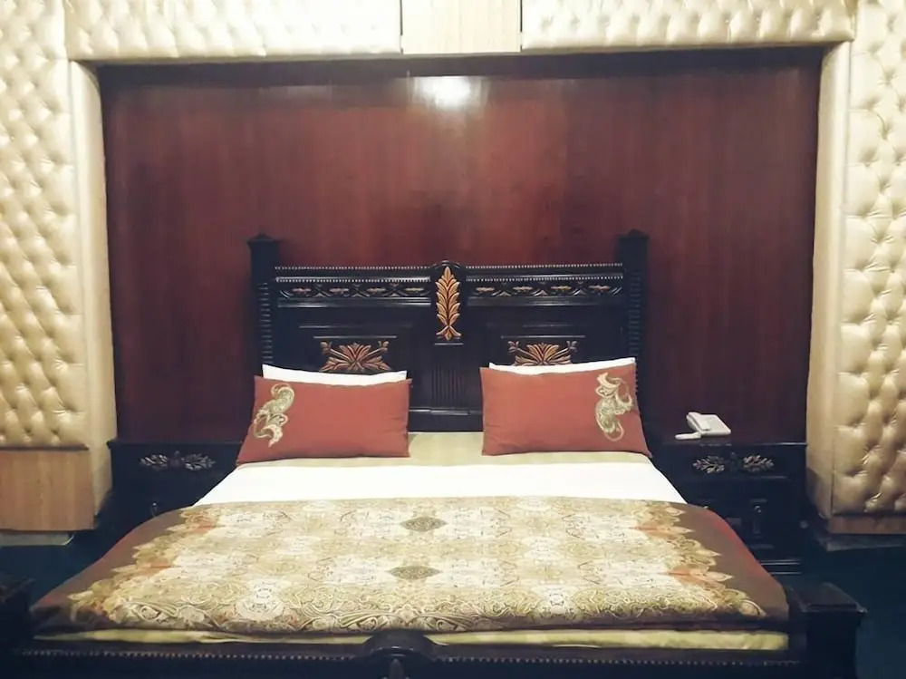 Divine Hotel