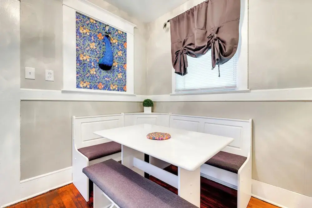 Lovely Mobile Home w/ Smart TV: 2 Mi to Downtown!