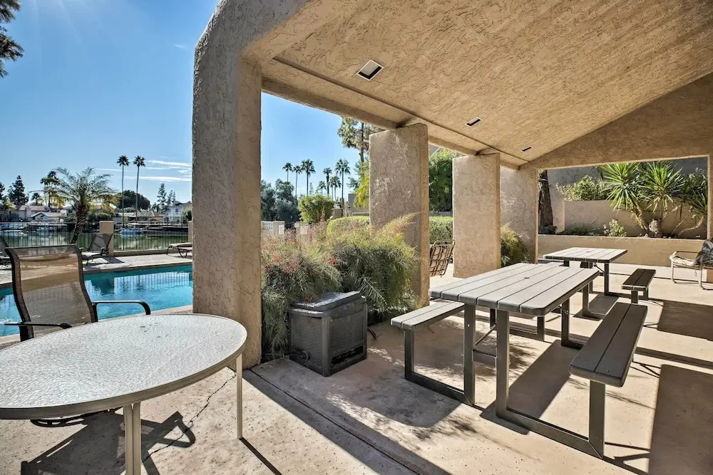4 Mi to Asu: Lake-view Condo w/ Patio, Pool Access