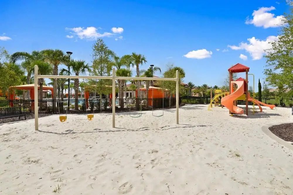 Beautiful Themed Vacation Home With Pool St5509