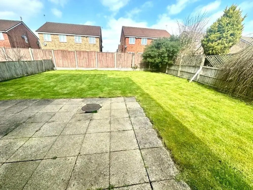 3 Bed-sleeps 6-garden-parking-pets