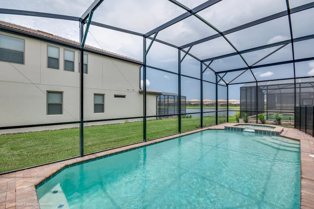 Beautiful 8 Bed Villa Pool & Spa
