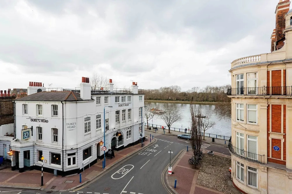 Riverside Mansions