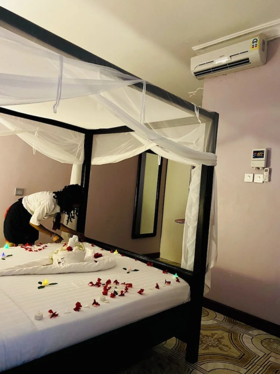 Crystal Apartment Hotel And Lodges