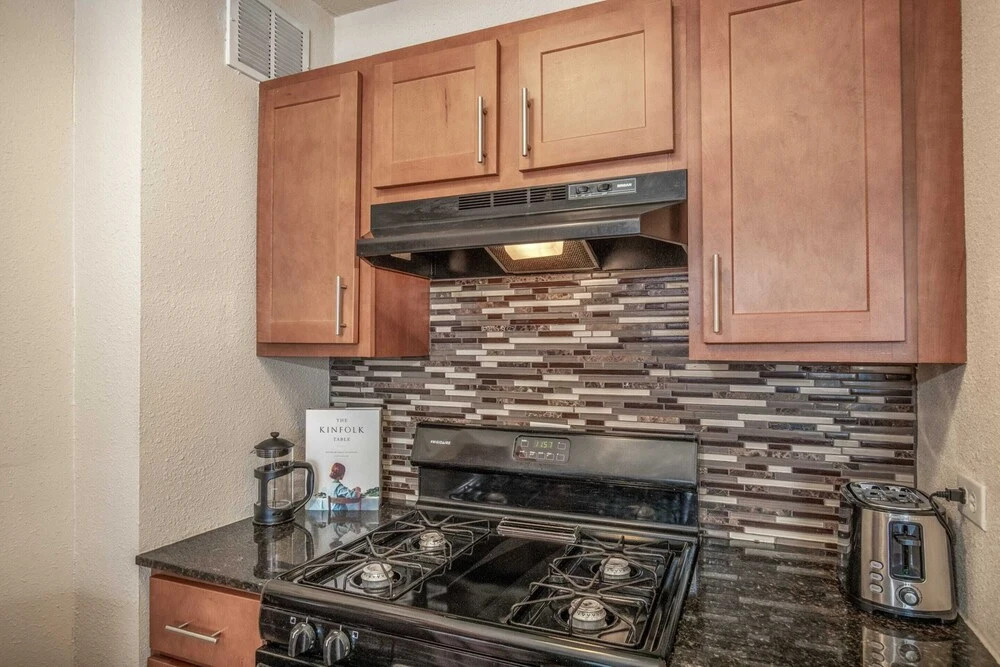 Cozy DT Apts with Full Kitchen by Zencity