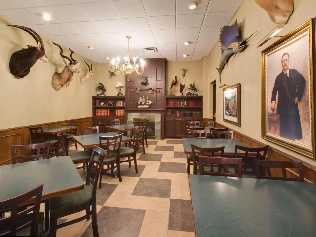 DoubleTree by Hilton Austin, MN