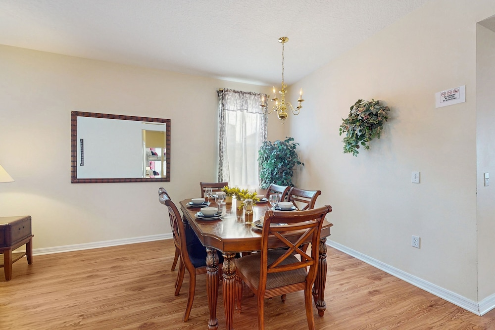 Private Pool, Great for Kids, 12 Miles to Disney Dogs OK, Snowbirds Welcome