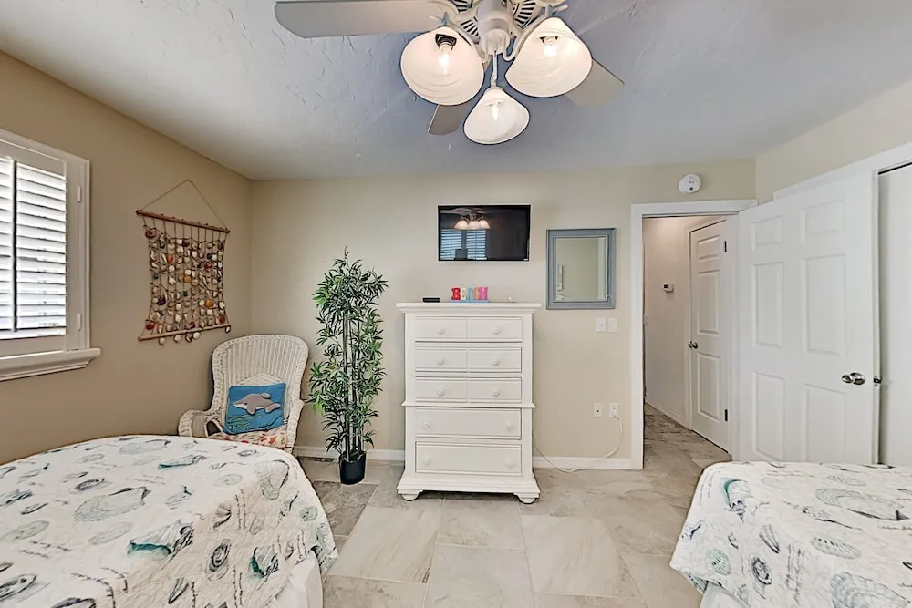 Canal-front Getaway W/ Pool - Minutes To Beach! 2 Bedroom Home