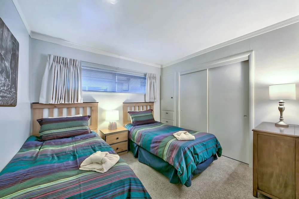 Irving's Bavarian Ge  1139hb 3 Bedroom Condo
