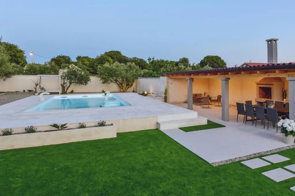 Ana, House with pool
