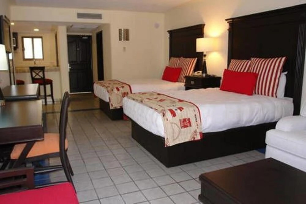 Special Offer, Unbeatable Location - 2BR Suite