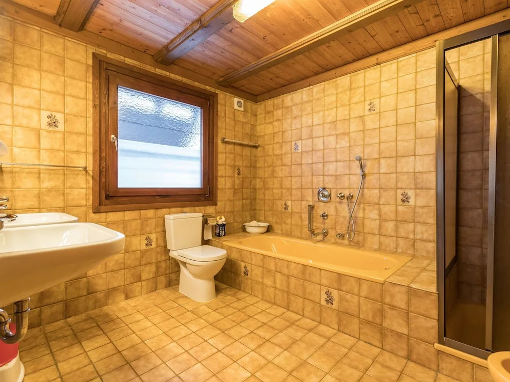 Spacious Chalet With Terrace, Fireplace, Ski Storage, Garden