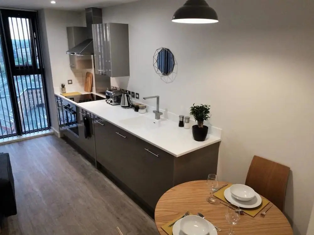 A Modern Studio With Great City Views - 17th Floor, City Views & 2 Minutes to Canal