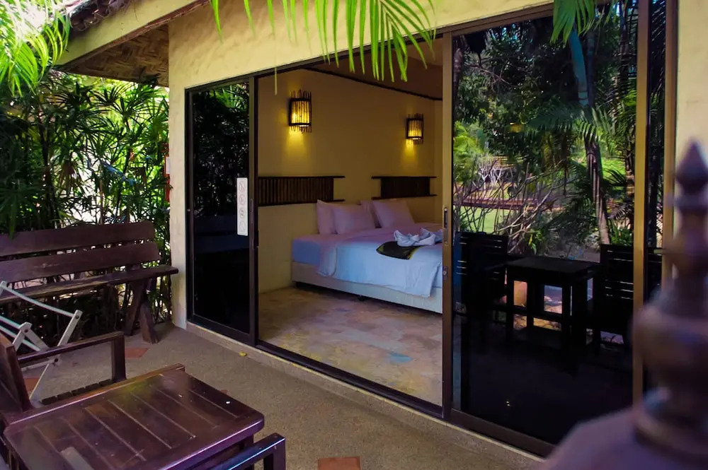 The Hub Erawan Resort