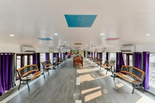 Oyo 24925 New Dream Sharing Houseboat